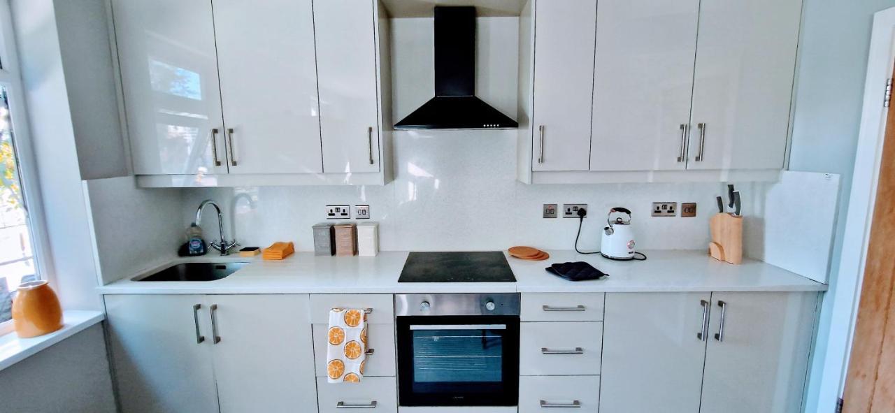 Central Reading Modern 3Br Flat - Walk To Station And High Street エクステリア 写真
